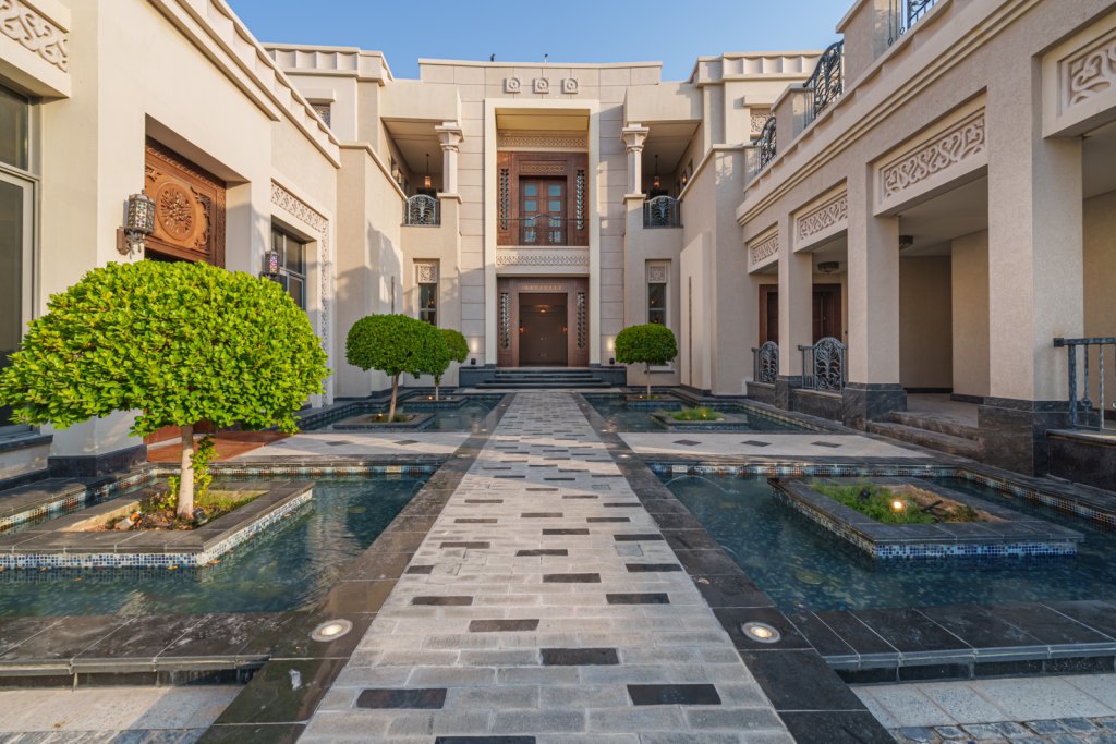 Emirates Hills — photo 18